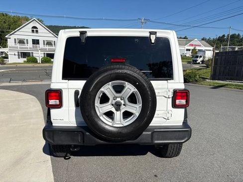Used 2022 Jeep Wrangler Unlimited Sport w/ Sun And Sound Package AWD/4WD image 16