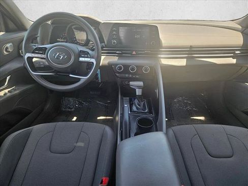 Used 2023 Hyundai Elantra SE FWD image 16