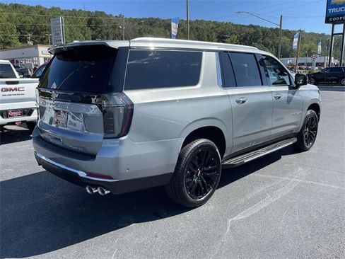 New 2026 Chevrolet Suburban Premier image 3
