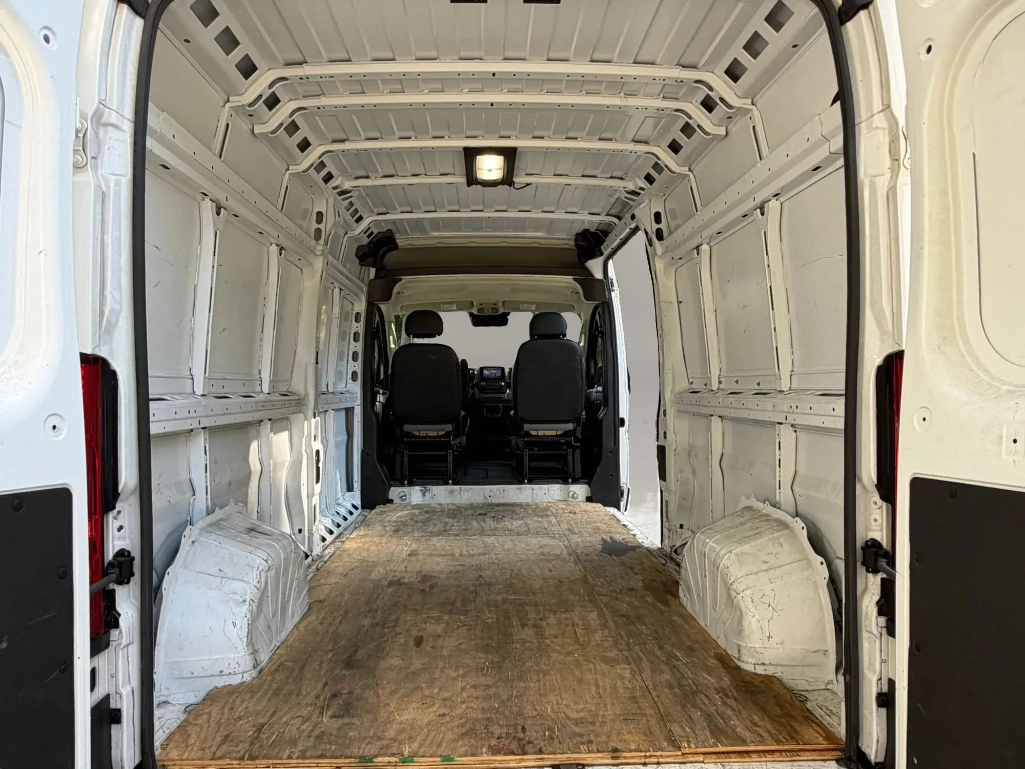 Used 2025 RAM ProMaster 2500 w/ Convenience Group FWD image 10