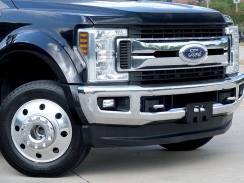 Used 2019 Ford F450 XLT w/ XLT Premium Package image 2