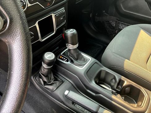 Used 2018 Jeep Wrangler Unlimited Sport AWD/4WD image 18