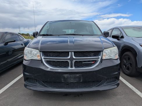 Used 2015 Dodge Grand Caravan SE w/ Quick Order Package 29E SE FWD image 2
