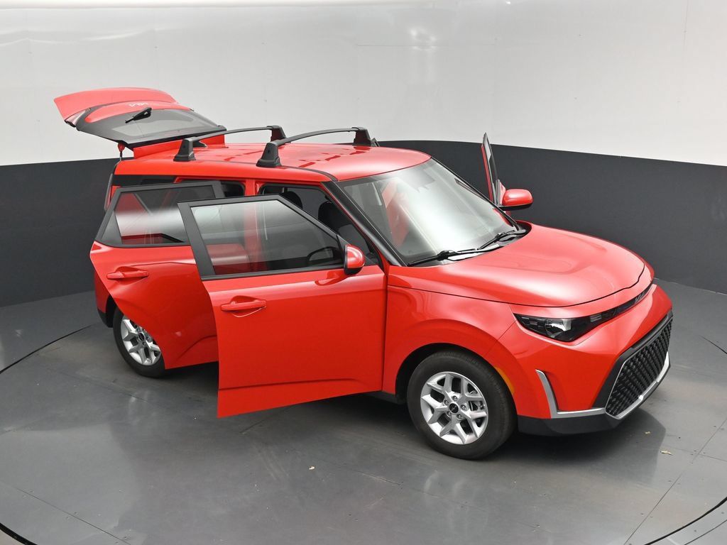 Used 2025 Kia Soul LX w/ LX Technology Package FWD image 19