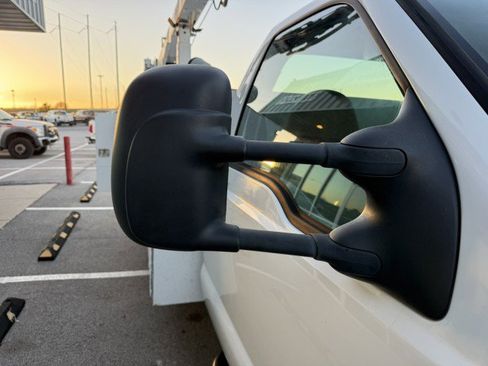 Used 2007 Ford F550 2WD Regular Cab Super Duty image 26