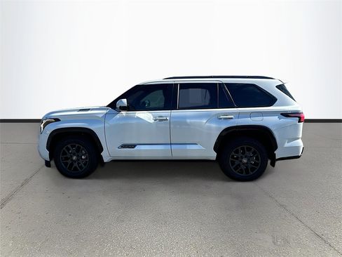 Used 2025 Toyota Sequoia Platinum image 4