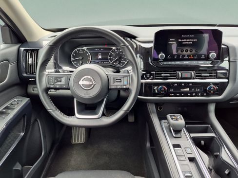 Used 2025 Nissan Pathfinder SV FWD image 25