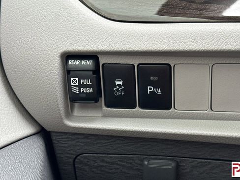 Used 2018 Toyota Sienna XLE Premium image 38