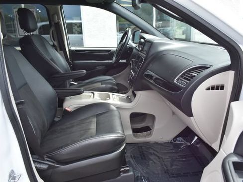 Used 2019 Dodge Grand Caravan SXT FWD image 40