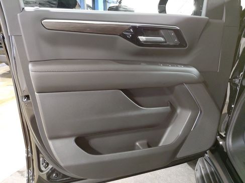 New 2026 Chevrolet Suburban LS w/ LS Custom Edition AWD/4WD image 4