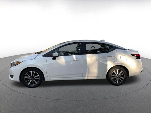 Used 2025 Nissan Versa SV image 4