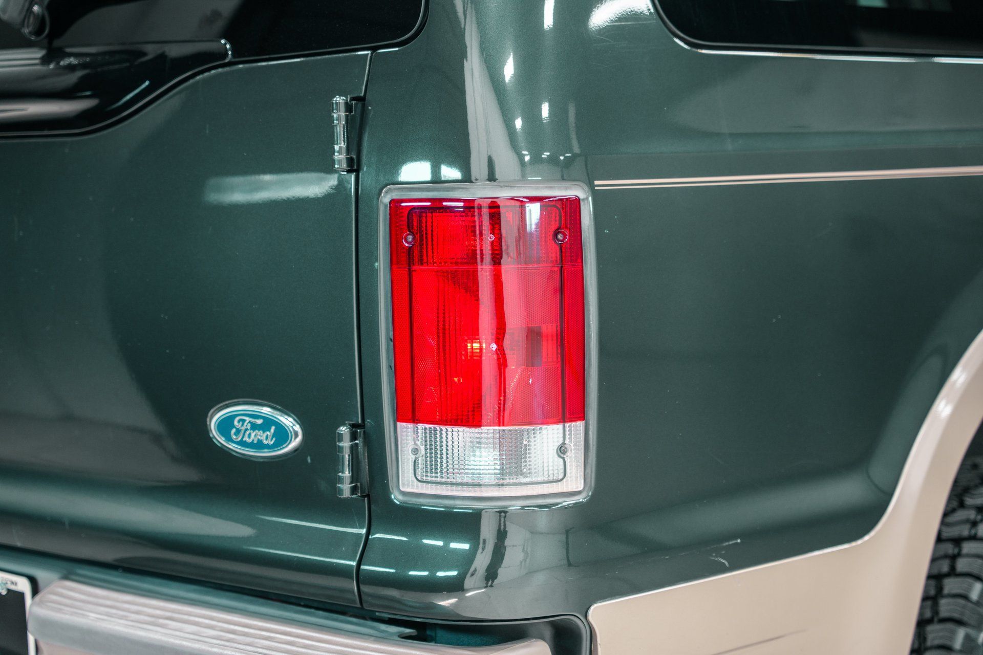 Used 2004 Ford Excursion Eddie Bauer AWD/4WD image 30