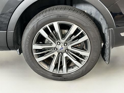 Used 2018 Ford Explorer Platinum AWD/4WD image 11
