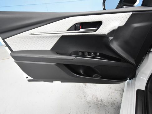 Used 2025 Toyota Camry XLE image 4