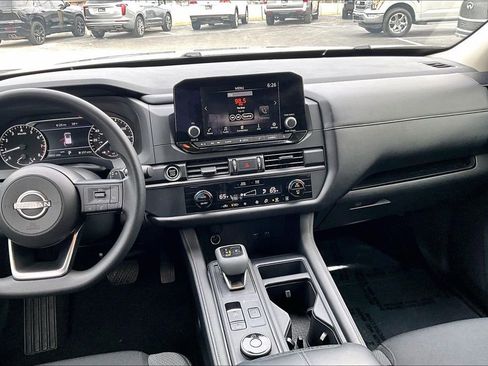 Used 2024 Nissan Pathfinder S AWD/4WD image 8