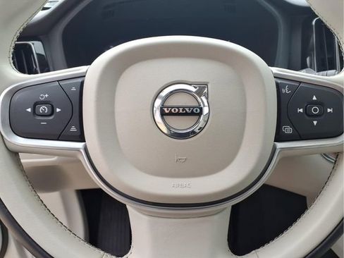 Used 2022 Volvo XC60 B5 Momentum AWD/4WD image 15