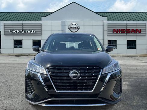 Used 2025 Nissan Kicks Play S image 2