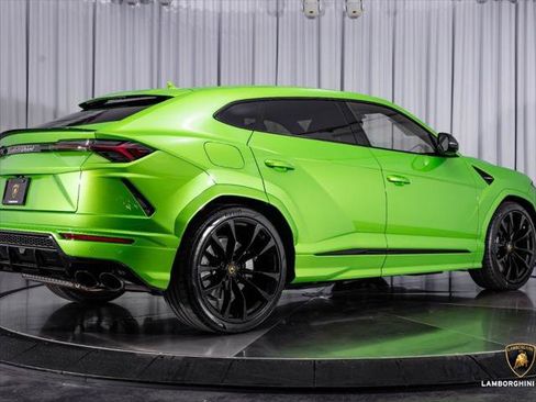Used 2022 Lamborghini Urus AWD/4WD image 16