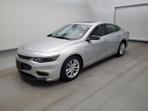 Used 2018 Chevrolet Malibu LT FWD image 2