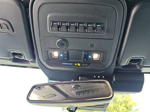 Certified 2025 Ford Bronco Raptor w/ Interior Carbon Fiber Pack AWD/4WD image 31