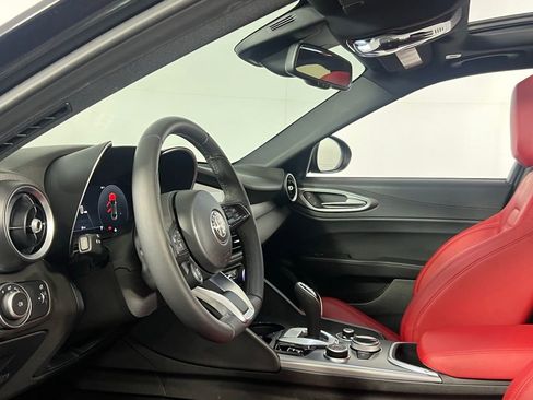 Used 2024 Alfa Romeo Giulia Ti w/ Performance Driving Package image 21