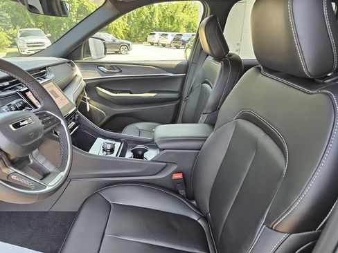 New 2025 Jeep Grand Cherokee Limited w/ Black Appearance Package image 28