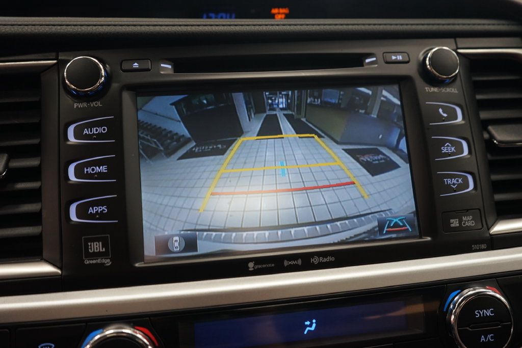 Used 2018 Toyota Highlander Limited Platinum AWD/4WD image 38