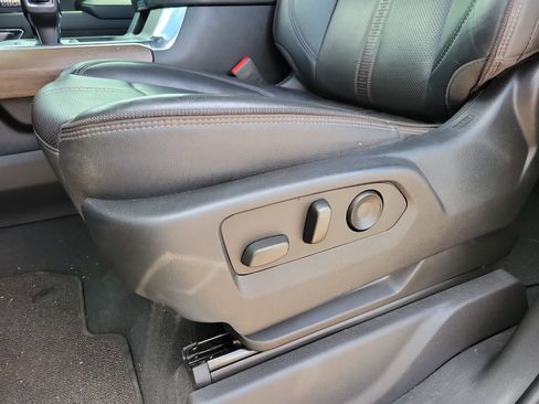 Used 2023 Chevrolet Silverado 1500 High Country w/ Technology Package AWD/4WD image 4