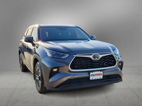 Used 2024 Toyota Highlander XLE image 3