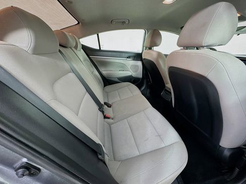 Used 2018 Hyundai Elantra SEL FWD image 31