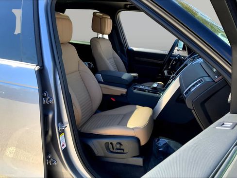 Used 2025 Land Rover Discovery Dynamic SE AWD/4WD image 8