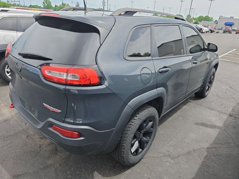 Used 2016 Jeep Cherokee Trailhawk w/ Cold Weather Group AWD/4WD image 6