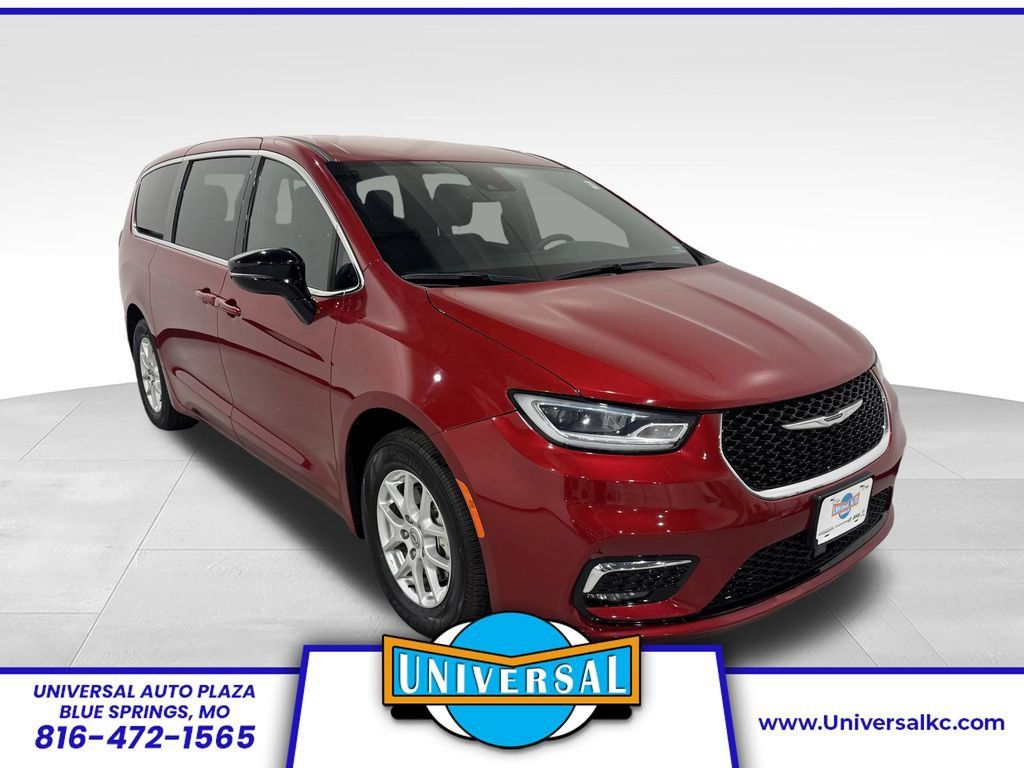 Used 2025 Chrysler Pacifica Select FWD 360° Tour