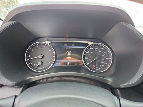 Used 2024 Nissan Sentra SR w/ SR Premium Package image 18