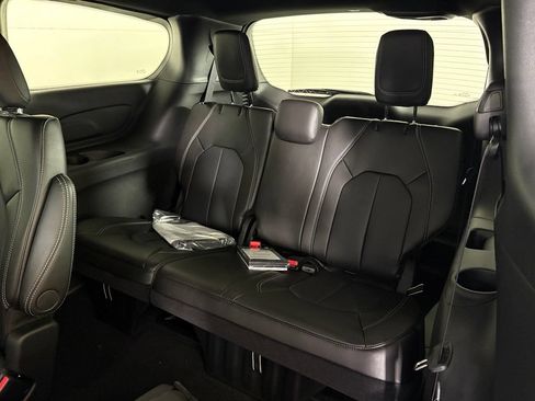 New 2027 Chrysler Pacifica Select FWD image 38