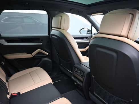 Certified 2026 Porsche Cayenne AWD/4WD image 7