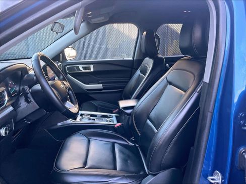 Used 2023 Ford Explorer XLT w/ Equipment Group 202A image 10