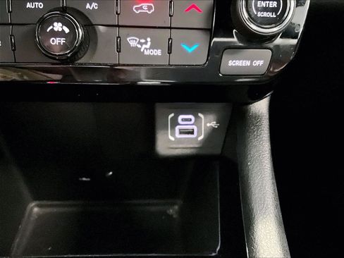 Used 2025 Jeep Compass Limited image 31