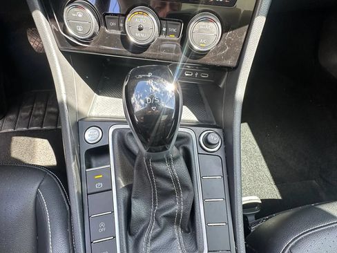 Used 2024 Volkswagen Jetta SE FWD image 23