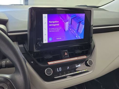 Used 2025 Toyota Corolla LE FWD image 28