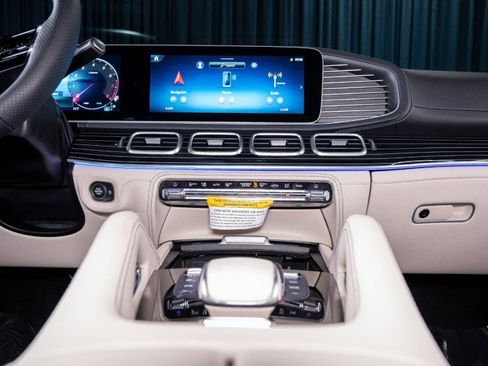 New 2026 Mercedes-Benz GLS 580 4MATIC image 22