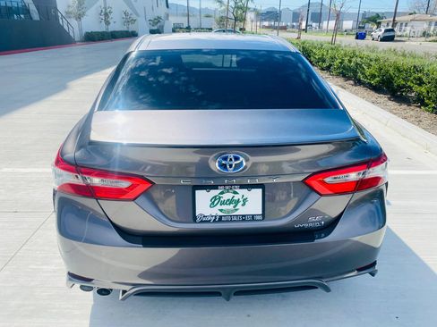 Used 2018 Toyota Camry SE image 16