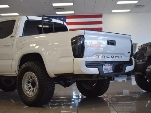 Used 2017 Toyota Tacoma SR5 image 25