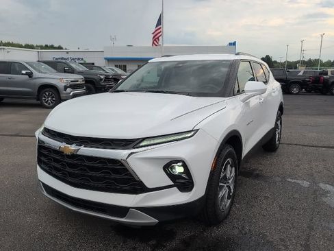 Used 2024 Chevrolet Blazer LT w/ Convenience Package FWD image 2