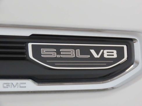 Used 2025 GMC Sierra 1500 SLT image 10