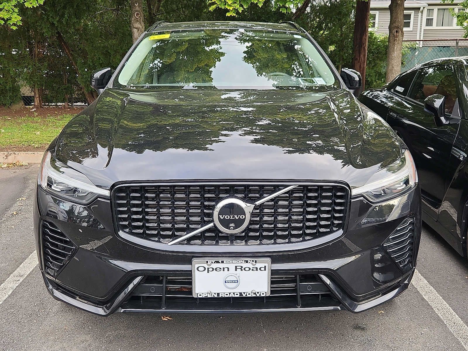 Used 2024 Volvo XC60 T8 Plus AWD/4WD image 2