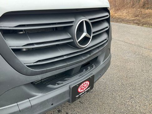 Used 2021 Mercedes-Benz Sprinter 144 Cargo image 18