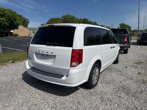 Used 2019 Dodge Grand Caravan SE w/ UConnect Hands-Free Group image 6