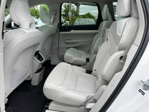 New 2025 Volvo EX90 Plus image 23