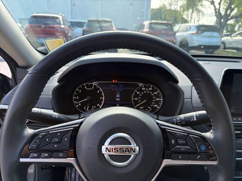 Used 2022 Nissan Altima 2.5 SV w/ SV Premium Package AWD/4WD image 23